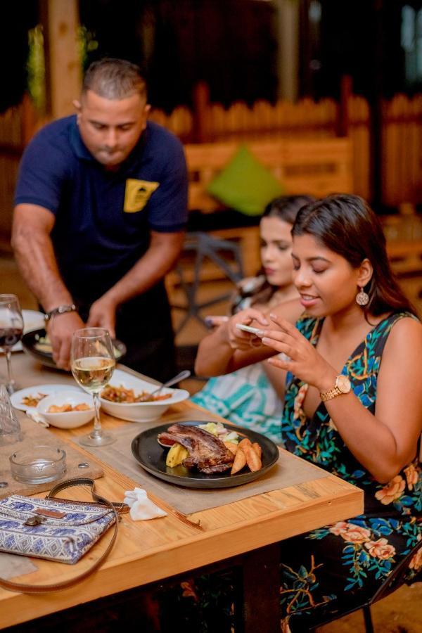 Tuk Tuk Boutique Hotel Negombo Dış mekan fotoğraf